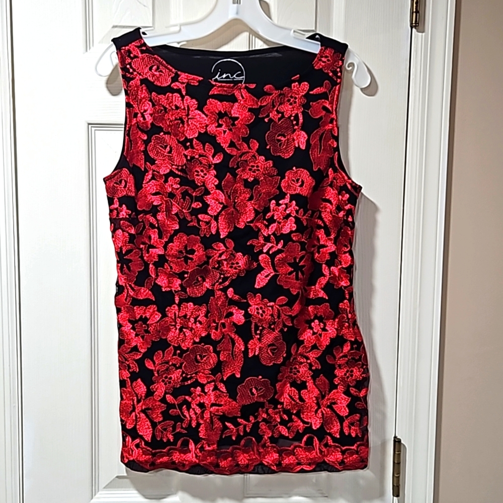 Size M red lace tank